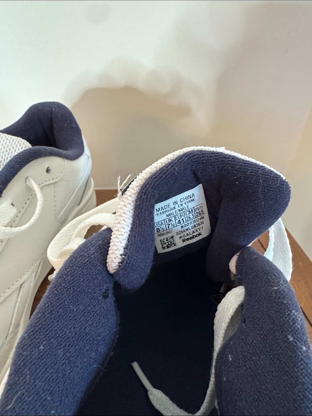 Reebok Men’s White Sneakers with Navy Collar - Picture 6 of 6